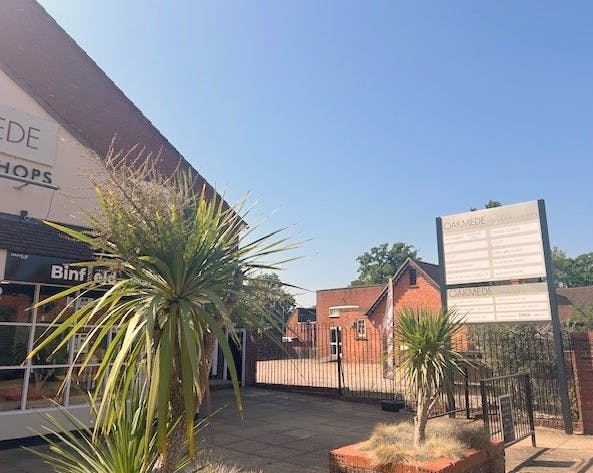 Suite 4, Binfield, D1 / Office To Let - Main road frontage ii.jpg
