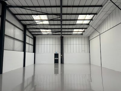 Unit 1, Oakwood Trade Park, Crawley, Industrial/Logistics To Let - IMG_0798.jpeg