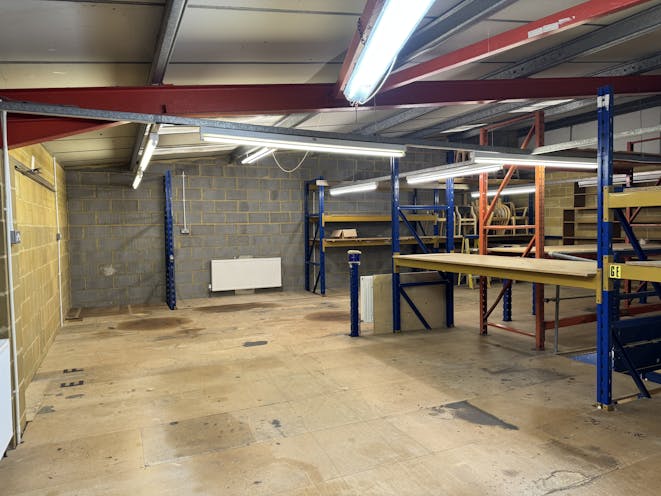 Unit 40, Leatherhead, Warehouse & Industrial To Let - IMG_6295.jpg
