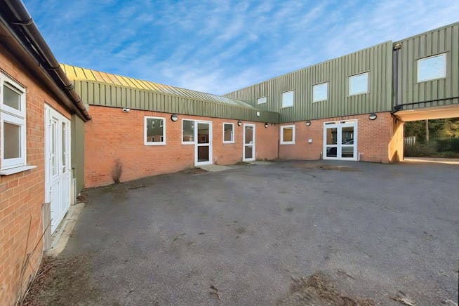 2 Walls Yard, Rochford, Office To Let - 06d092e5-5edbfdad-ed12-41e6-8cd8-8d3ef2757f5f-md.jpeg