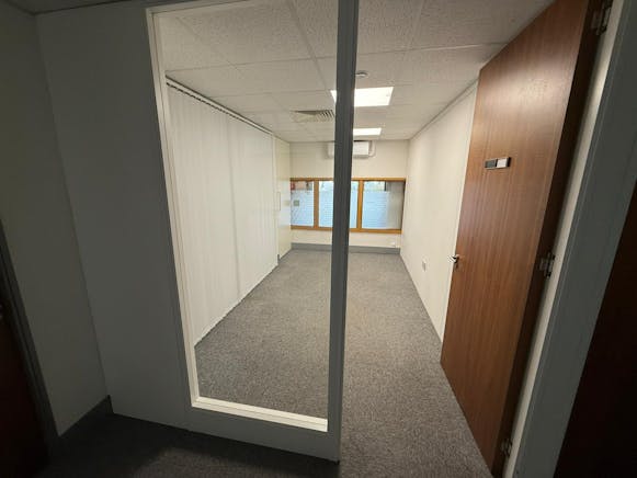 Woodland Place, Wickford, Office To Let - IMG20251119WA0058.jpg