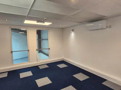 Unit 24, Glossop, Industrial/Logistics / Office To Let - 20260916_114348.jpg