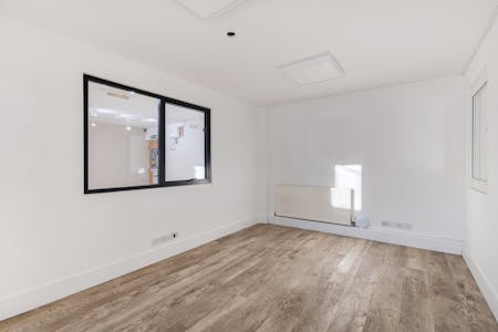 Showroom / Warehouse unit, 4-12 Kempson Close, Aylesbury, E (Commercial / Business / Service) / Industrial / Retail To Let - 101955_4-12-Kempson-Close-Gatehouse-Way (26).jpg