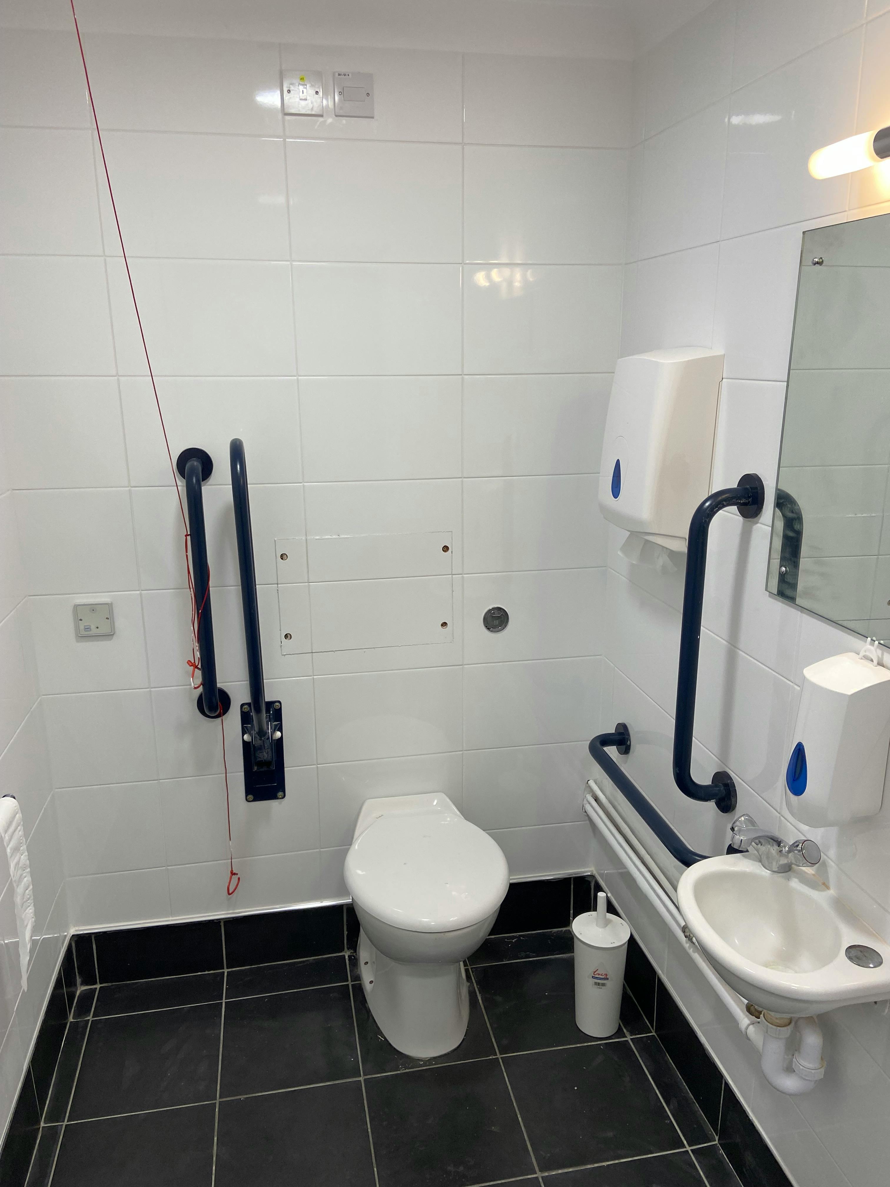 Ground Floor 19 Chiltern Court, Asheridge Road, Chesham, Offices To Let - IMG_1114.JPG