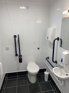 Ground Floor 19 Chiltern Court, Asheridge Road, Chesham, Office / E (Commercial / Business / Service) To Let - IMG_1114.JPG