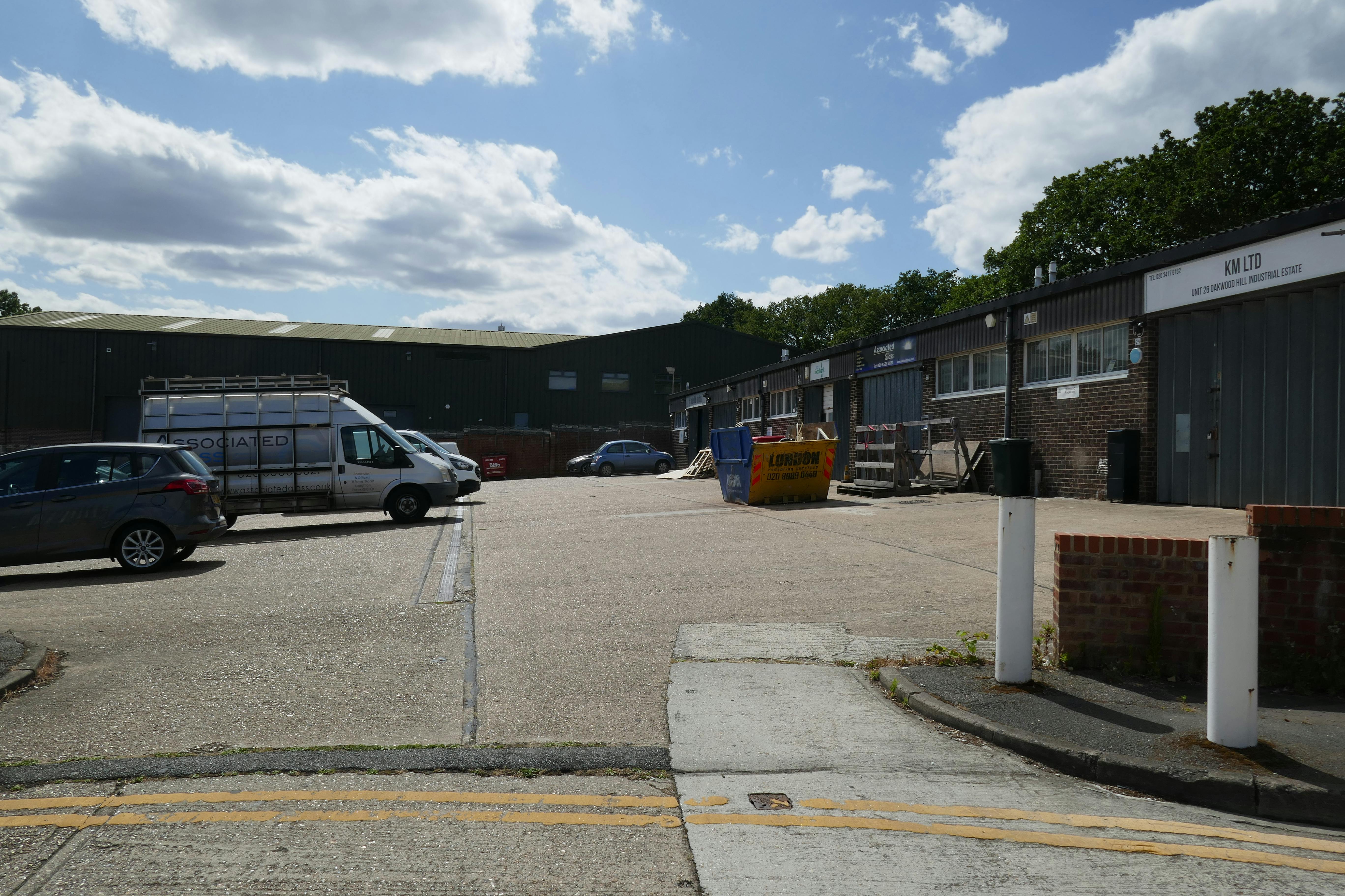27 Oakwood Hill Industrial Estate, Oakwood Hill, Loughton, Industrial To Let - P1050483.JPG