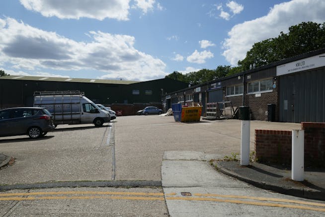 27 Oakwood Hill Industrial Estate, Oakwood Hill, Loughton, Industrial To Let - P1050483.JPG