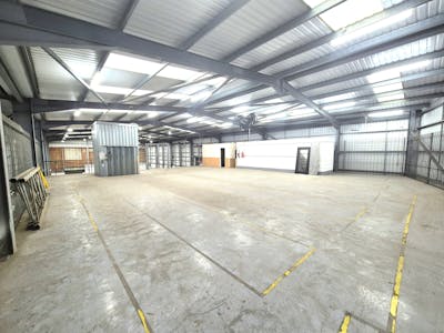 Unit 4 Suthers Street, Oldham, Industrial/Logistics To Let - 20241126_103243.jpg