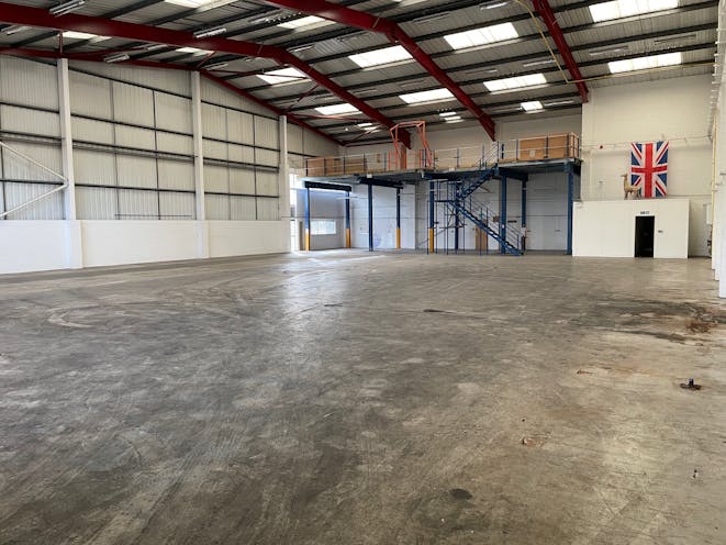 Unit 22 The Business Centre, Wokingham, Industrial / Warehouse To Let - Unit 22 Business Centre  Interior 2.jpg