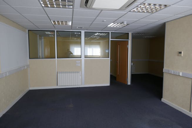 32-33 Oakwood Hill Industrial Estate, Oakwood Hill, Loughton, Industrial / Offices To Let - details 2 3233.JPG