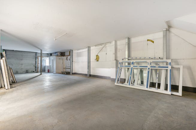 Showroom / Warehouse unit, 4-12 Kempson Close, Aylesbury, Industrial / Retail To Let - 101955_4-12-Kempson-Close-Gatehouse-Way (32).jpg