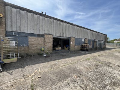 The Warehouse, Aylesbury, Industrial To Let - 20250617_130826920_iOS.jpg