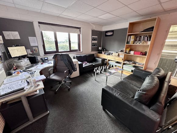 Unit 1, Haybarn Business Park, Aston Abbotts, Industrial / Office To Let / For Sale - IMG_8766.jpeg