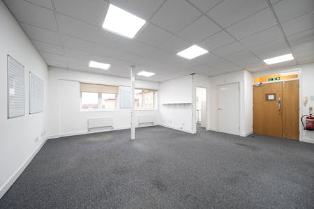 2 Penta Court, Borehamwood, Office To Let - 679121d5775491238026 7.jpg