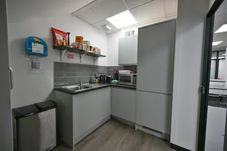 Unit A2 Windsor Place, Crawley, Office To Let - people images statom-9.jpg