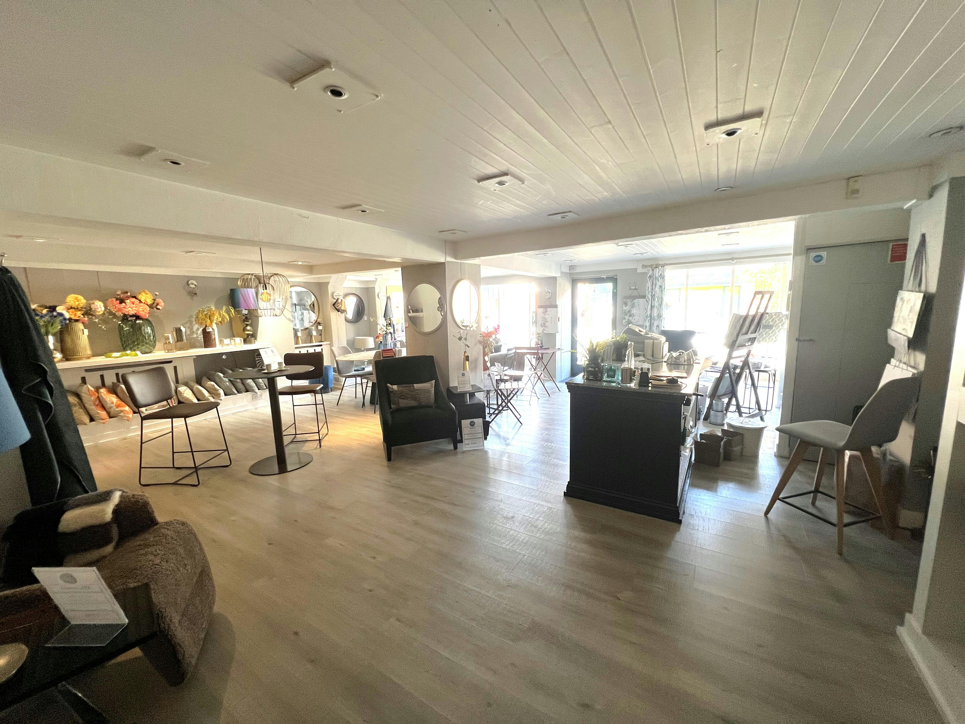 60-62 East Street, Horsham, Retail To Let - IMG_9101.jpeg