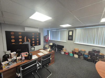 Haigh Avenue, Stockport, Industrial/Logistics To Let - 20260930_103018.jpg