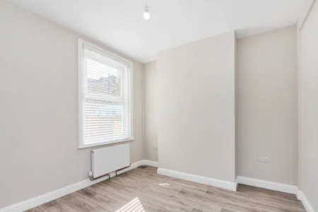 Frobisher Street, London, Terraced house To Let - Dining Room / Bedroom 3