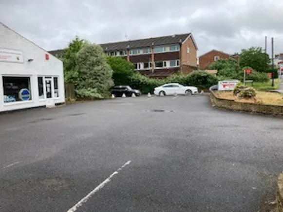 8 Guildford Road, Farnham, Industrial To Let - Whoopee Farnahm 3.jpg