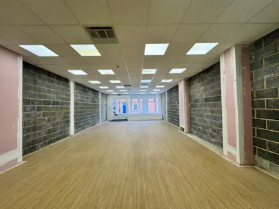 50 Wedgewood Street, Aylesbury, Retail To Let - 20260805_113439000_iOS 4.jpg