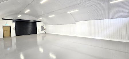 Arch 451 & Arch 452, Andre Street, London, Industrial To Let - 20260508_124807 - Edited.jpg