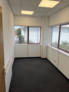 First Floor Offices, 1A Broadfields Court, Aylesbury, Office To Let - IMG_5185.JPG