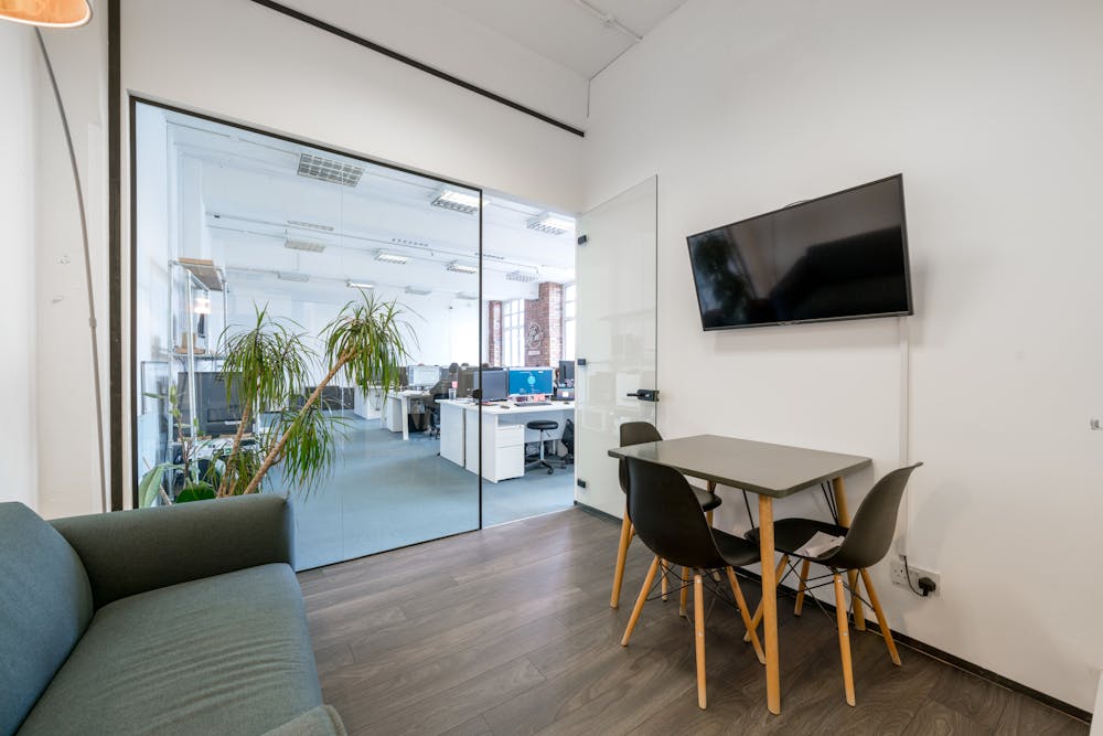 Unit 9B, Queens Yard, London, Office To Let - DSC09953Edit.jpg