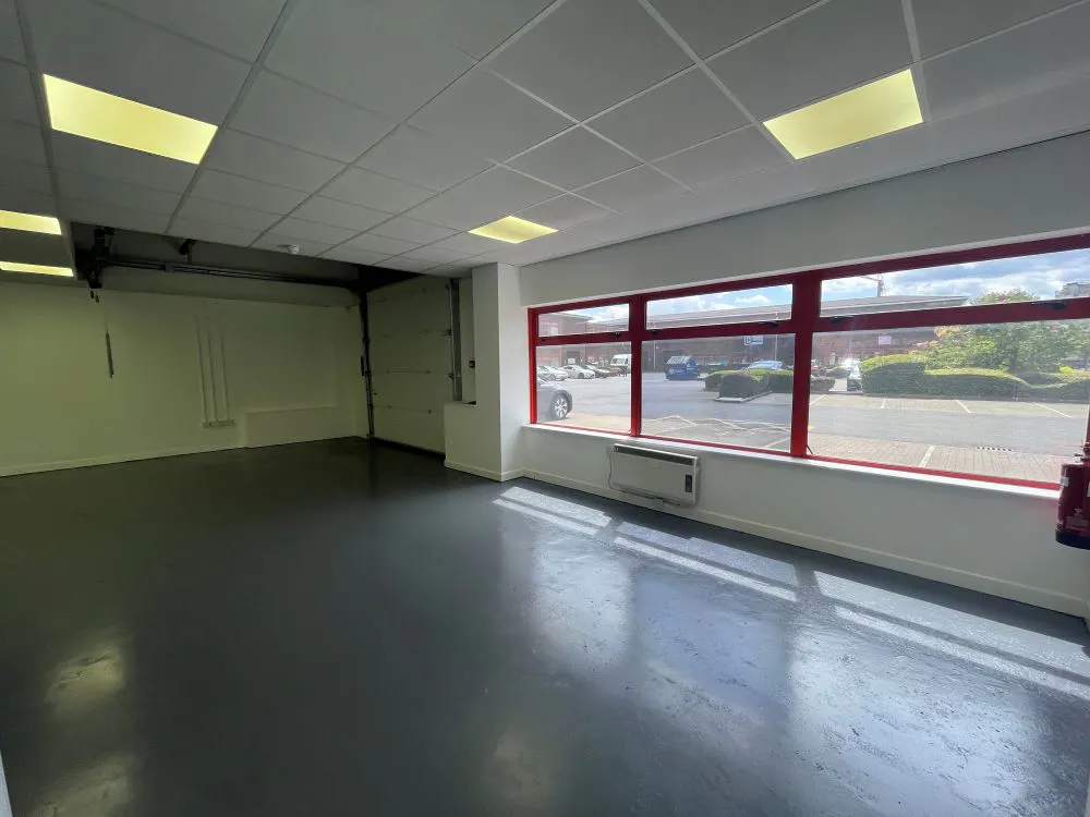 1 Canada Close, Banbury, Industrial / Office To Let - image00038.jpg
