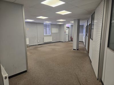 Airbourne Industrial Estate, Leigh-On-Sea, Office To Let - IMG20250613WA0016.jpg