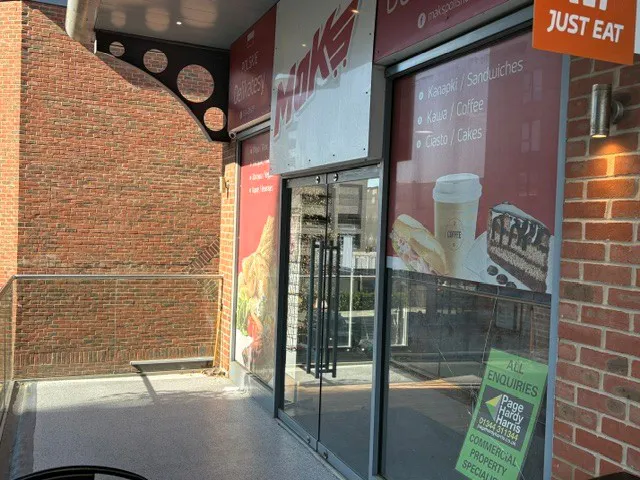 8 Westview, Bracknell, Offices / Retail To Let - 8 WV balcony 1.jpg