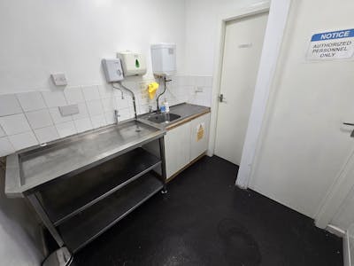 72 Burnley Road, Burnley, High Street Retail To Let - Kitchen