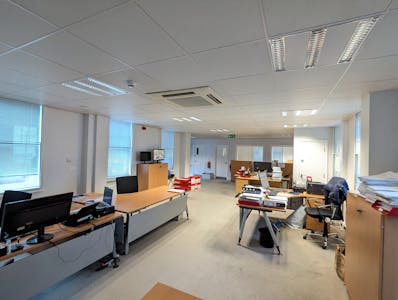 23 King Street, Watford, Office For Sale - PXL_20251210_103022246.jpg