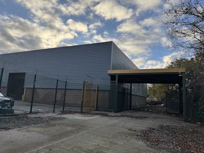Unit B Valley Park, Watford, Light Industrial / Warehouse To Let - IMG_5021.jpg