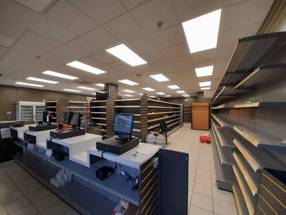 Units 21 & 22, Chineham Shopping Centre, Basingstoke, Retail To Let - 20260113_145252.jpg