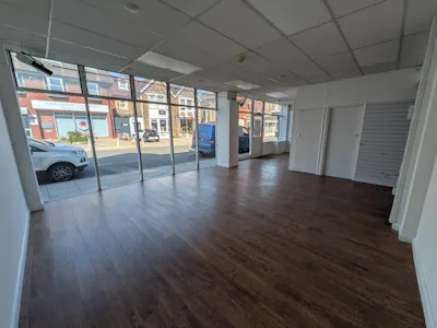 20-22 Lavant Street, Petersfield, Retail To Let - 9362.jpg