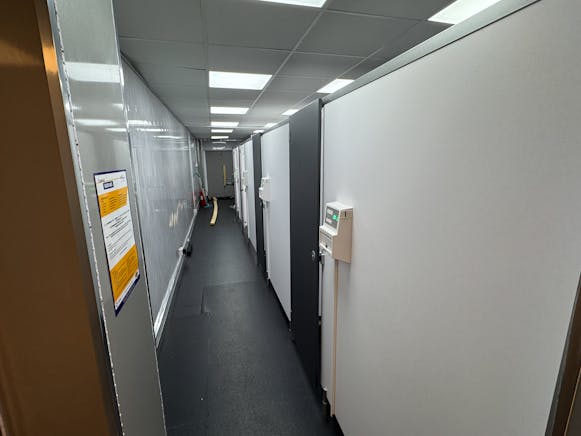 Office, Salon, Retail Space, 24 Westwood Square, Glasgow To Let - IMG_0314.jpg