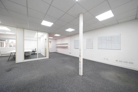 2 Penta Court, Borehamwood, Office To Let - 679121d6b7dd31238026 8.jpg