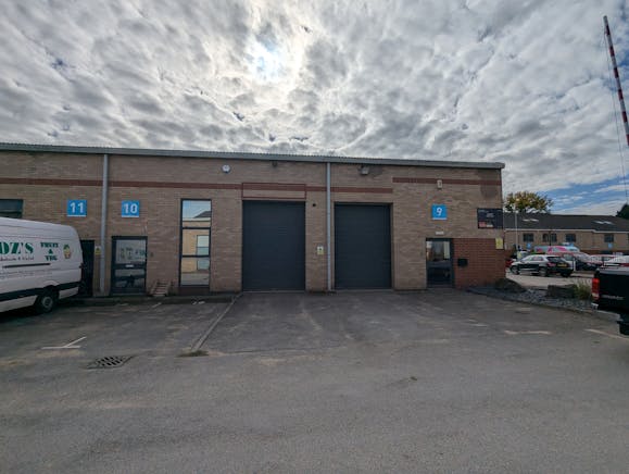 Unit 10 Boundary Business Centre, Boundary Way, Woking, Industrial / Warehouse To Let - PXL_20241003_120637904.jpg