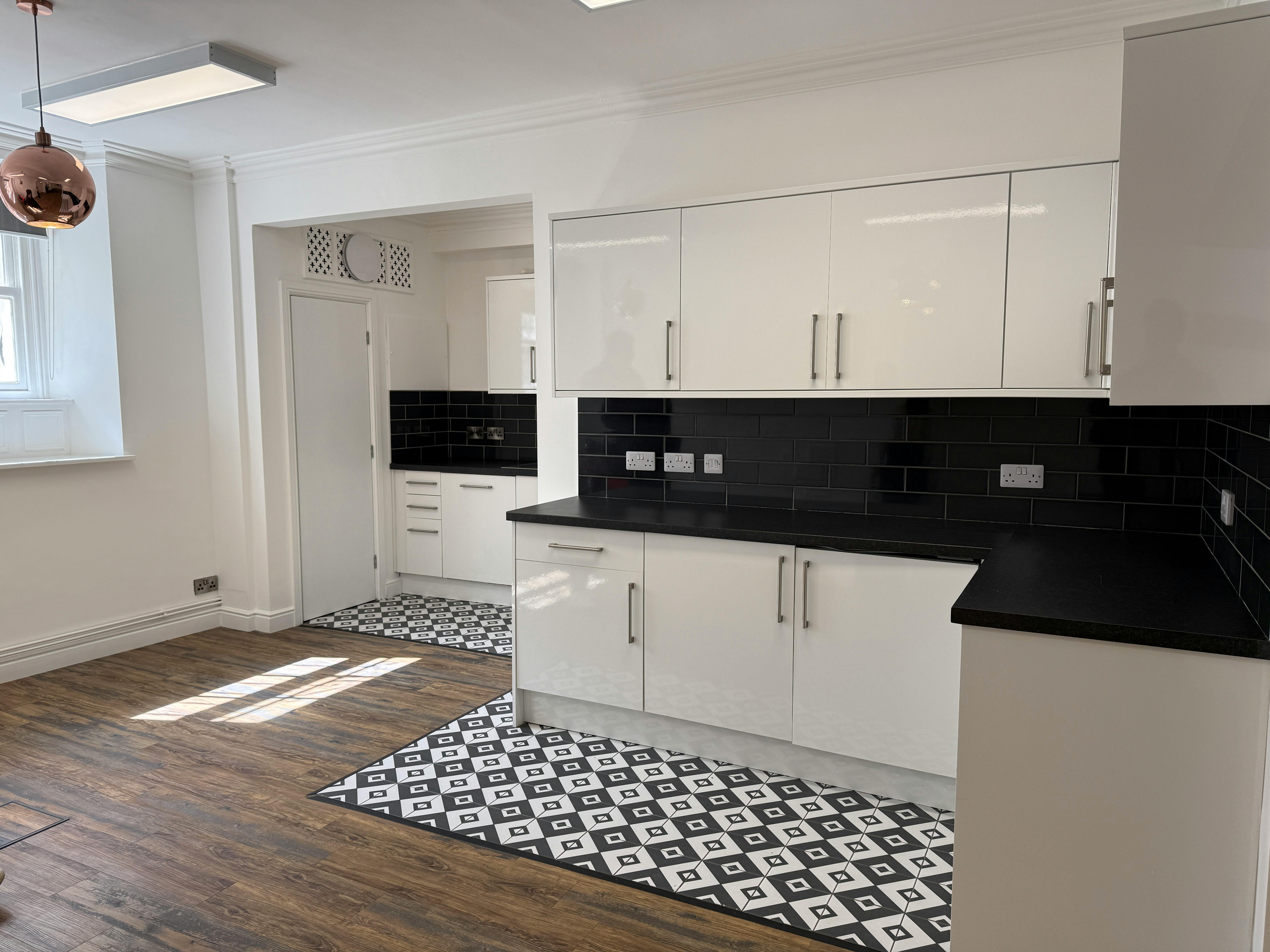 37 Park Square North, Leeds, Office To Let - 20260416_112947738_iOS.jpg