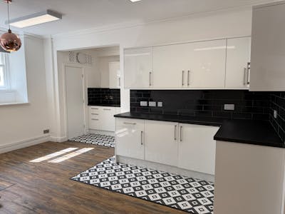 37 Park Square North, Leeds, Office To Let - 20260416_112947738_iOS.jpg