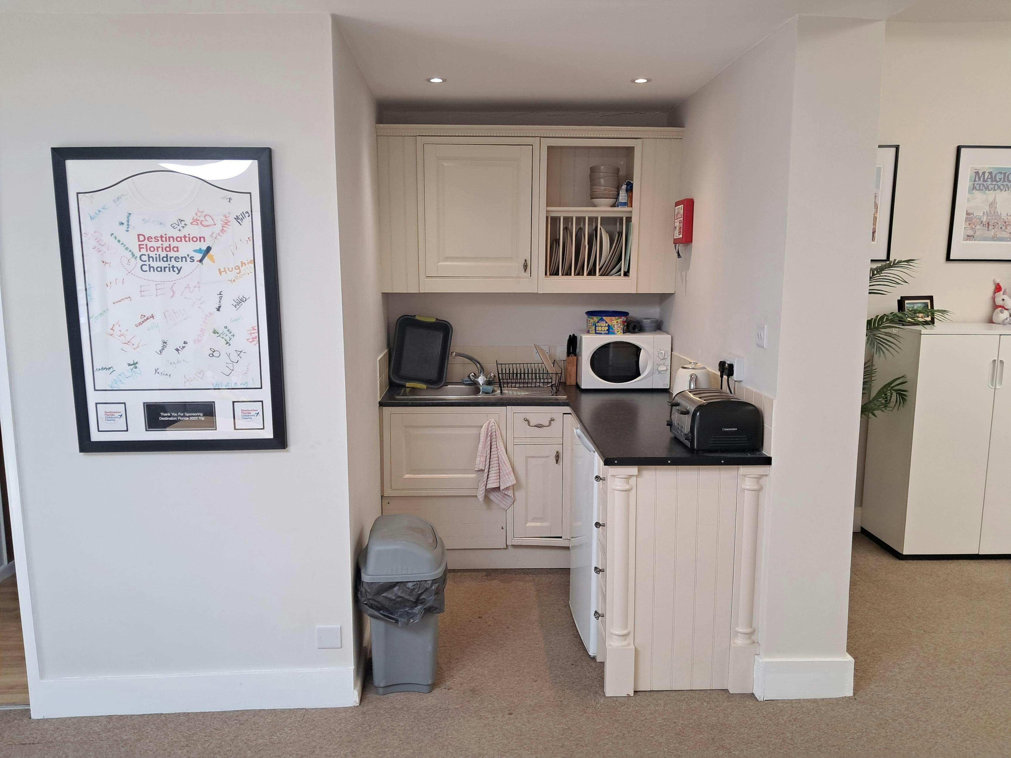 5 Royal Hunt House, Ascot, Retail To Let - proB6qABitv.jpeg