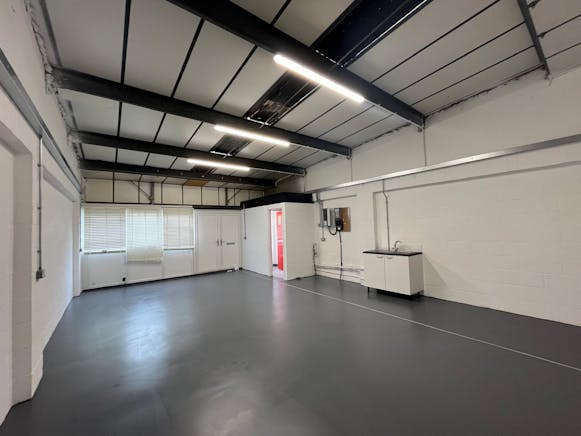 29 Edison Road, Aylesbury, Industrial To Let - WhatsApp Image 20240424 at 124853_f144bb4d.jpg