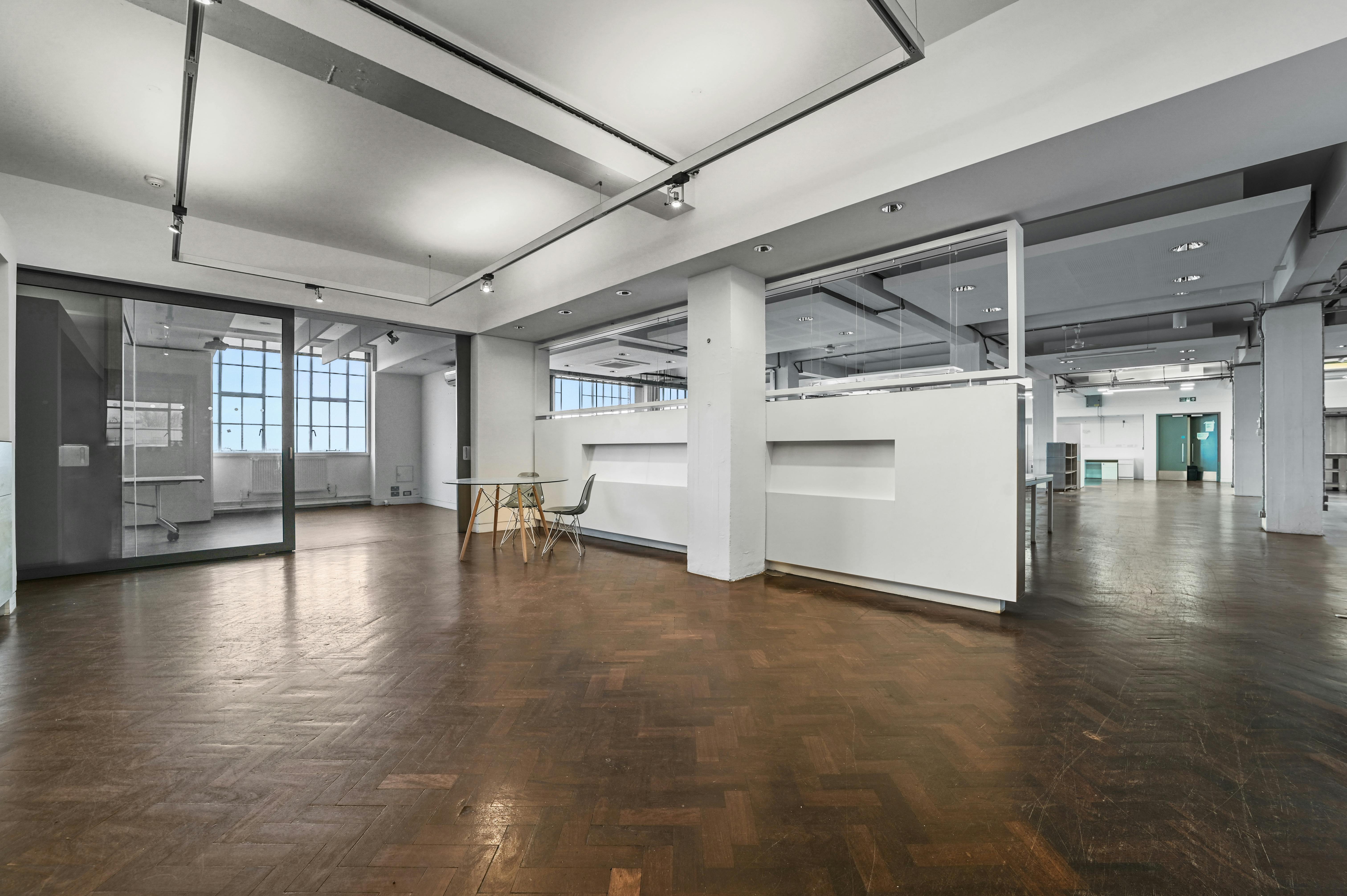 Office in London - photo 2