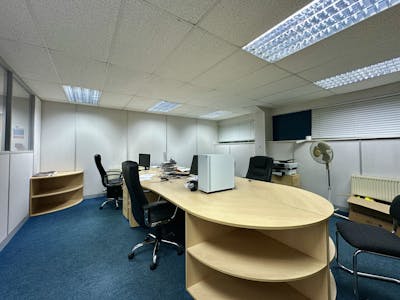 Unit 19 Apex Business Centre, Boscombe Road, Dunstable, Business Park / Office / Serviced Office To Let - Image 4