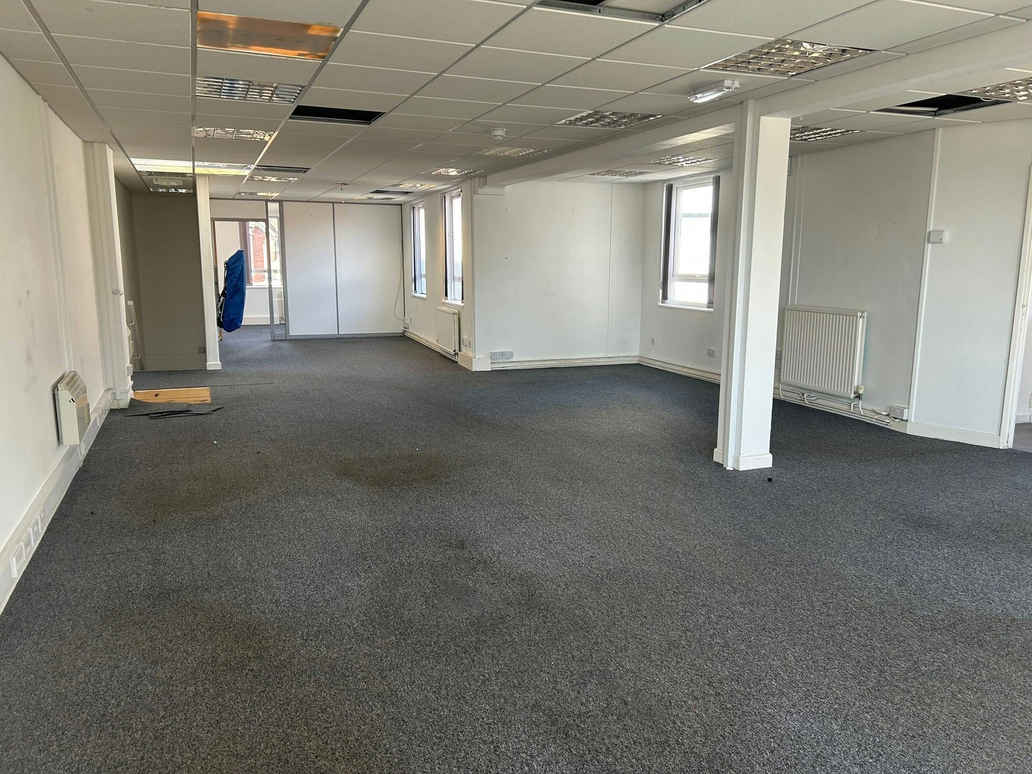 10-12 Denmark Street, Wokingham, Offices / Retail To Let - 10.jpg