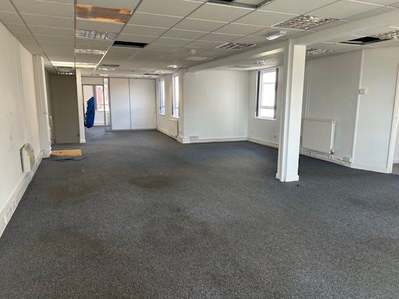 10-12 Denmark Street, Wokingham, Offices / Retail To Let - 10.jpg