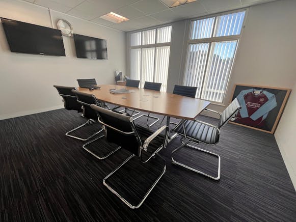 Second Floor, Brandon House, Chesham, Offices To Let - WhatsApp Image 20250915 at 112750_7392e38d.jpg