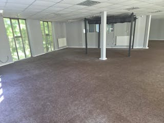 Airbourne Industrial Estate, Leigh-On-Sea, Office To Let - IMG20250613WA0015.jpg