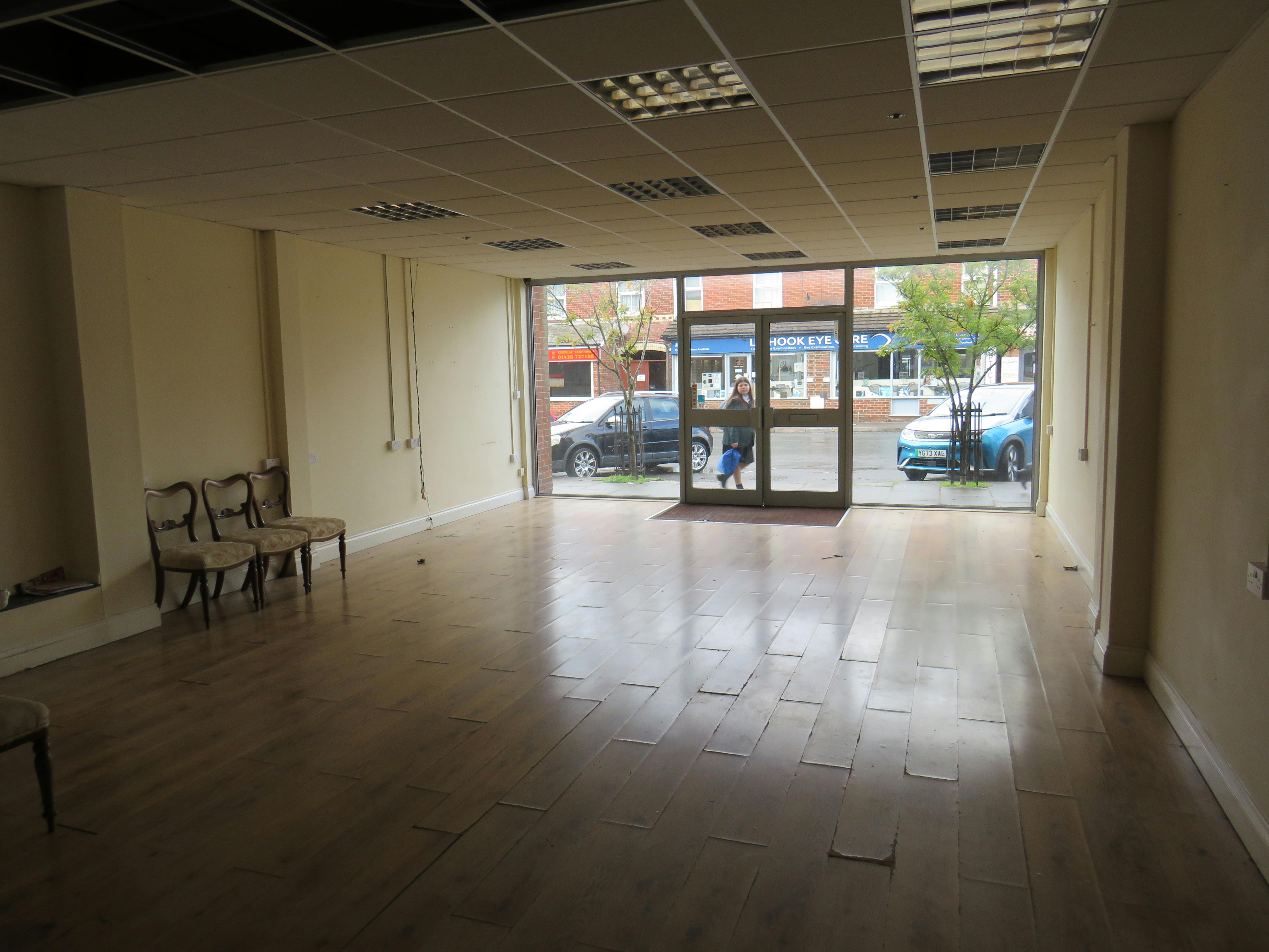 24 / 24a Station Road, Liphook, Retail To Let - IMG_1847.JPG