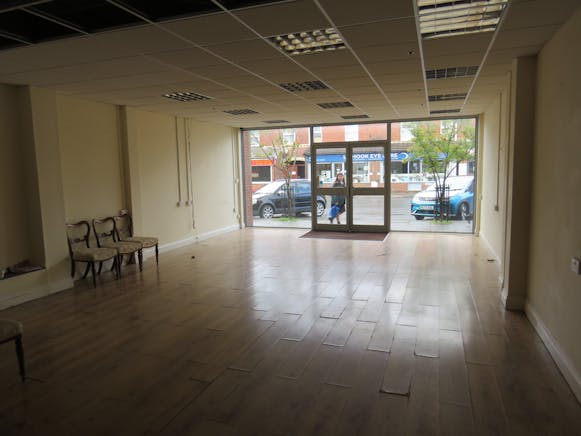 24 / 24a Station Road, Liphook, Retail To Let - IMG_1847.JPG